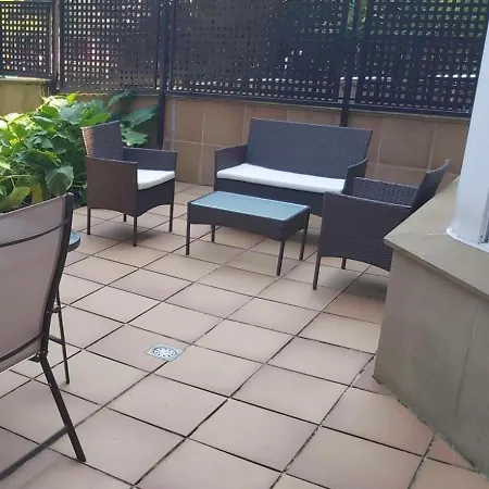 New & Terrace. Steps To Ondarreta アパート